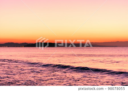 黎明前的江之島 黎明前的江之島 98078055