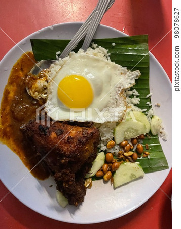 Malaysian nasi lemak and fried egg 98078627