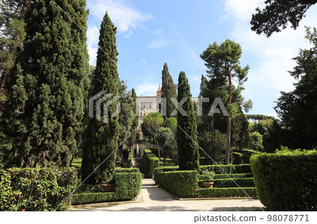 Villa d'Este is one of the most famous Italian villas of the 16th century. Villa d'Este is one of the most famous Italian villas of the 16th century. 98078771