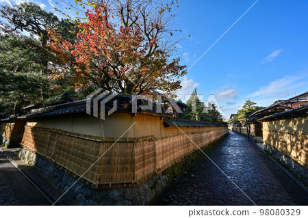 金澤 Nagamachi 武士住宅遺址在初冬與藍天 98080329