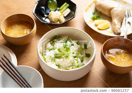 Table of herbs rice 98081257