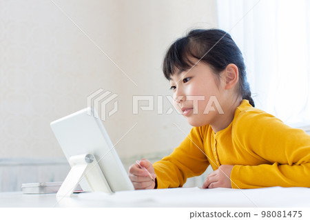小學生用平板電腦學習 小學生用平板電腦學習 98081475