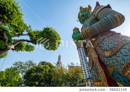 Wat Arun (Temple of Dawn) Bangkok, Thailand Wat Arun (Temple of Dawn) Bangkok, Thailand 98082148