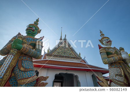 Wat Arun (Temple of Dawn) Bangkok, Thailand Wat Arun (Temple of Dawn) Bangkok, Thailand 98082149