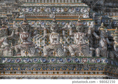 Wat Arun (Temple of Dawn) Bangkok, Thailand Wat Arun (Temple of Dawn) Bangkok, Thailand 98082150