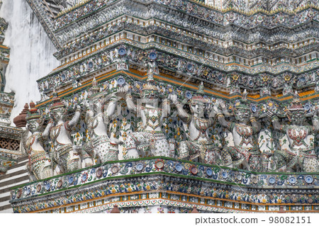 Wat Arun (Temple of Dawn) Bangkok, Thailand Wat Arun (Temple of Dawn) Bangkok, Thailand 98082151