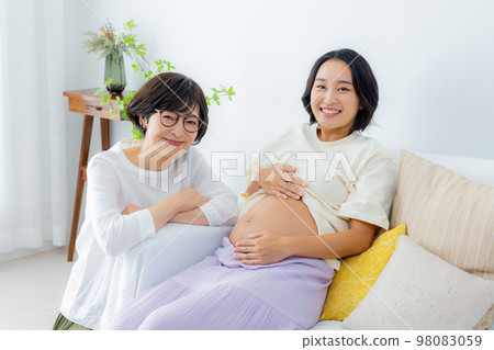 Homecoming birth image Homecoming birth image 98083059