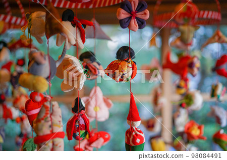 Hinamatsuri hanging dolls (Japanese culture) 98084491