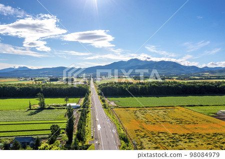 天堂之路和貝別山（北海道斜裡町） 98084979