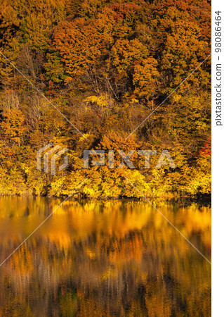 Autumn dusk Minowa Dam 98086464