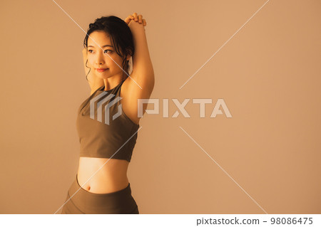 Hot yoga image 98086475