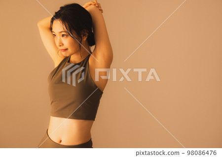 Hot yoga image 98086476