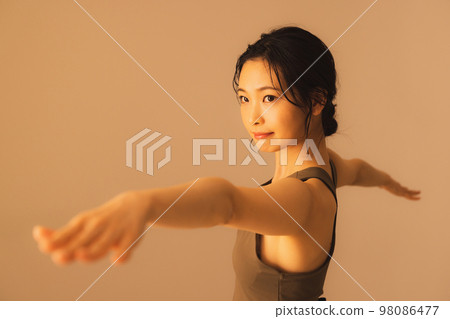 Hot yoga image 98086477
