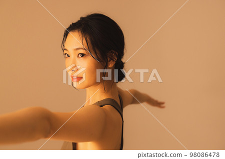 Hot yoga image 98086478