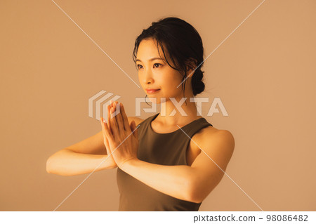 Hot yoga image 98086482