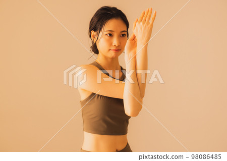 Hot yoga image 98086485