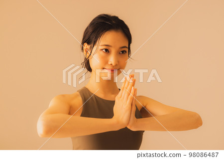 Hot yoga image Hot yoga image 98086487