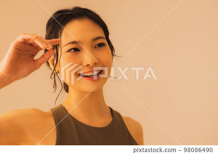 Hot yoga image Hot yoga image 98086490