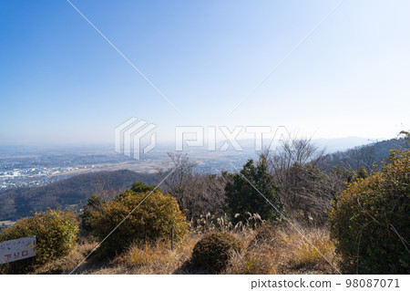 青峰山頂的景色（大山丹澤國定公園） 98087071