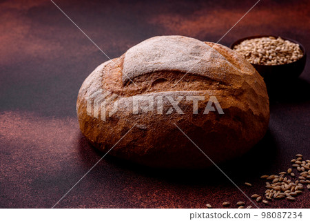 Beautiful delicious freshly baked round shaped white bread Beautiful delicious freshly baked round shaped white bread 98087234