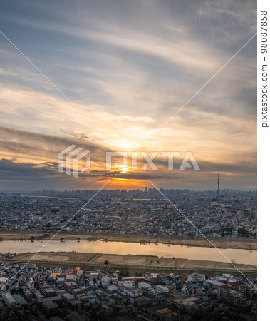 Ichikawa City, Chiba Prefecture: The evening view of Tokyo from the iLink Town Observatory 98087858