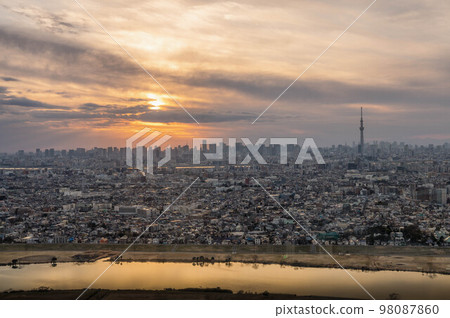 Ichikawa City, Chiba Prefecture: The evening view of Tokyo from the iLink Town Observatory 98087860