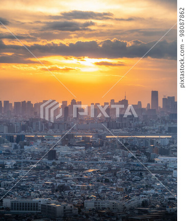 Ichikawa City, Chiba Prefecture: The evening view of Tokyo from the iLink Town Observatory 98087862