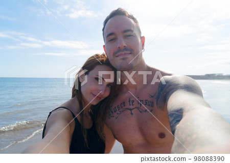Happy young couple at the sea vacations 98088390