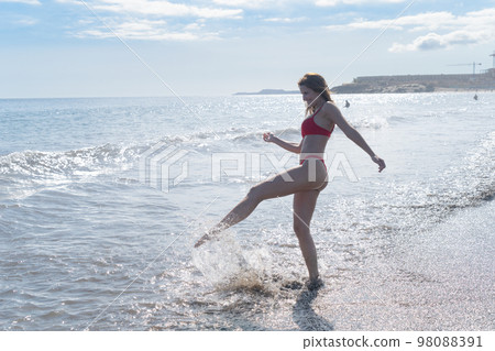 Happy young couple at the sea vacations 98088391