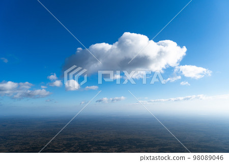 Scenery seen while climbing a mountain Scenery seen while climbing a mountain 98089046