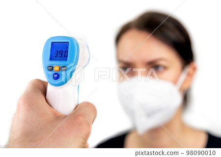 Temperature measurement with a non-contact thermometer. 39 degrees celsius on display. Temperature measurement with a non-contact thermometer. 39 degrees celsius on display. 98090010