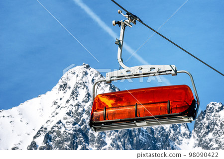 Ski lift and peak Lomnicky stit in High Tatras mountains in resort Tatranska Lomnica, Slovakia Ski lift and peak Lomnicky stit in High Tatras mountains in resort Tatranska Lomnica, Slovakia 98090422