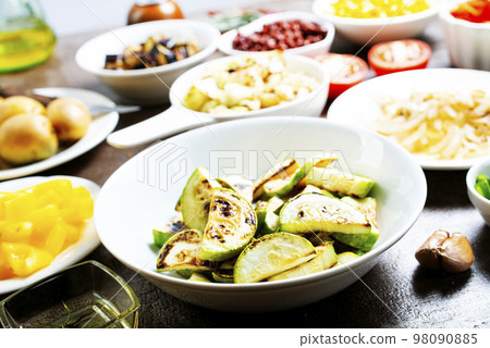Hot stir fried vegetables on plates Hot stir fried vegetables on plates 98090885