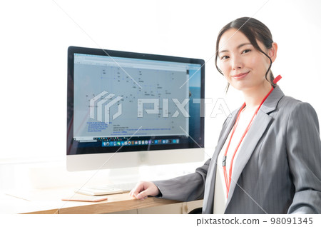 A female engineer sitting in front of a computer simulator 98091345