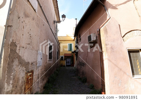 Rome is the capital of Italy, a huge multinational city with a history of almost three thousand years. 98091891