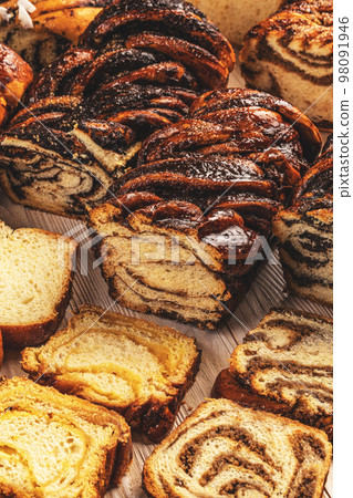 Sweet homemade babka 98091946