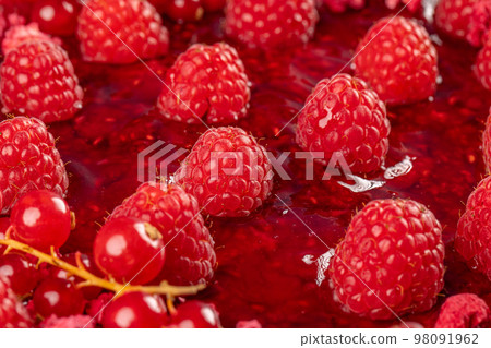 Close up of raspberry jelly l Close up of raspberry jelly l 98091962