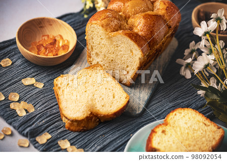 Sweet brioche bread Sweet brioche bread 98092054