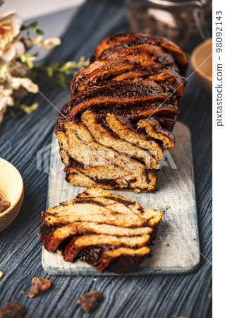 Polish babka cake with chocolate 98092143