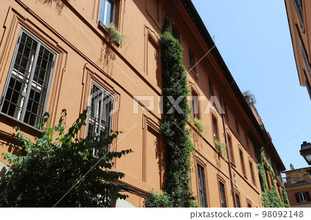 Rome is the capital of Italy, a huge multinational city with a history of almost three thousand years. 98092148