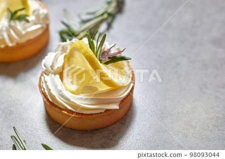 Lemon tart 98093044
