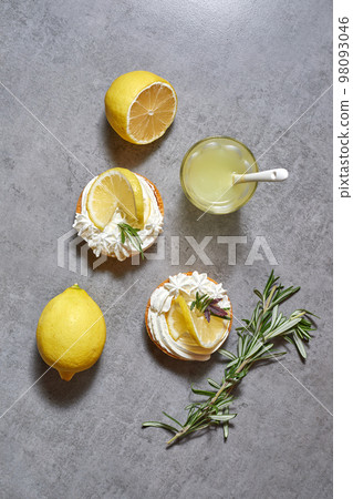 Lemon tart Lemon tart 98093046