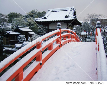 Kyoto Scenery of snow-covered Shinsen-en Kyoto Scenery of snow-covered Shinsen-en 98093570