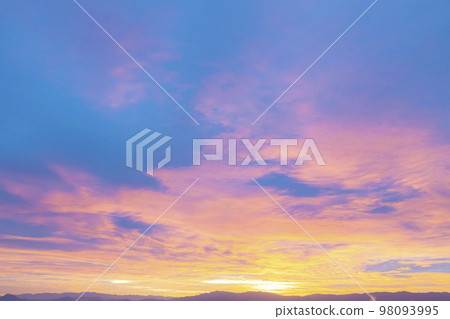 pale morning sky 98093995