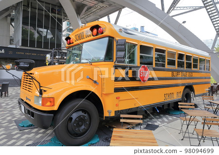 展出的美國黃色校車（愛知縣名古屋市） 98094699