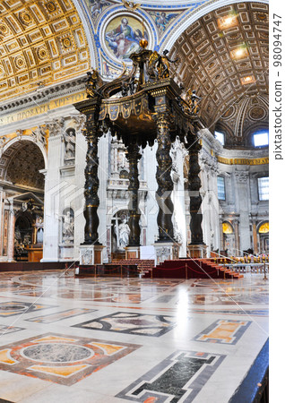 Saint Peter's baldachin in the basilica. Vatican 98094747