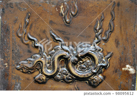 Bas relief, carved brass detail 98095612