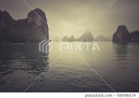 Misty Halong bay, Vietnam 98096014