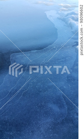 Brittle ice on the surface of a frozen river Brittle ice on the surface of a frozen river 98096602
