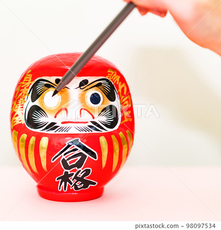 Passing the university entrance exam and looking at the daruma 【Image of the entrance exam】 98097534